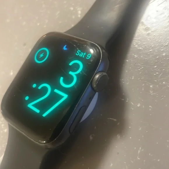 Apple Watch - Picture 2 of 4